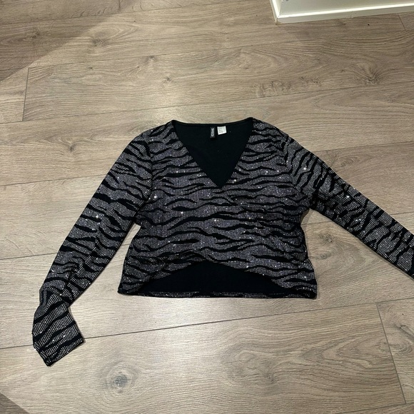 Brand New H&M long sleeve - Picture 1 of 7